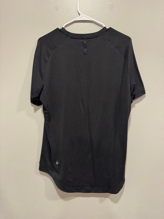 Lululemon License To Train Short Sleeve Shirt in Black Size Small - Picture 2 of 5